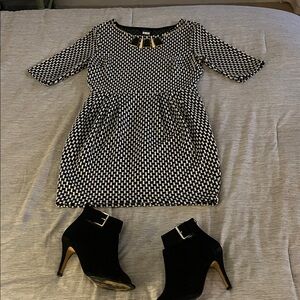 VENUS Black and White Patterned Top